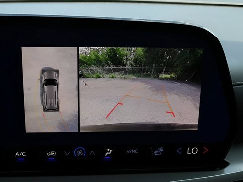 Used 2026 Chevrolet Traverse LT w/ Driver Confidence Package FWD image 24