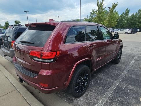 Used 2022 Jeep Grand Cherokee Laredo X AWD/4WD image 5