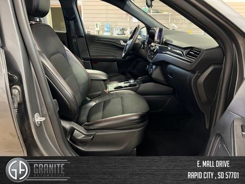 Used 2025 Ford Escape ST-Line Select AWD/4WD image 33