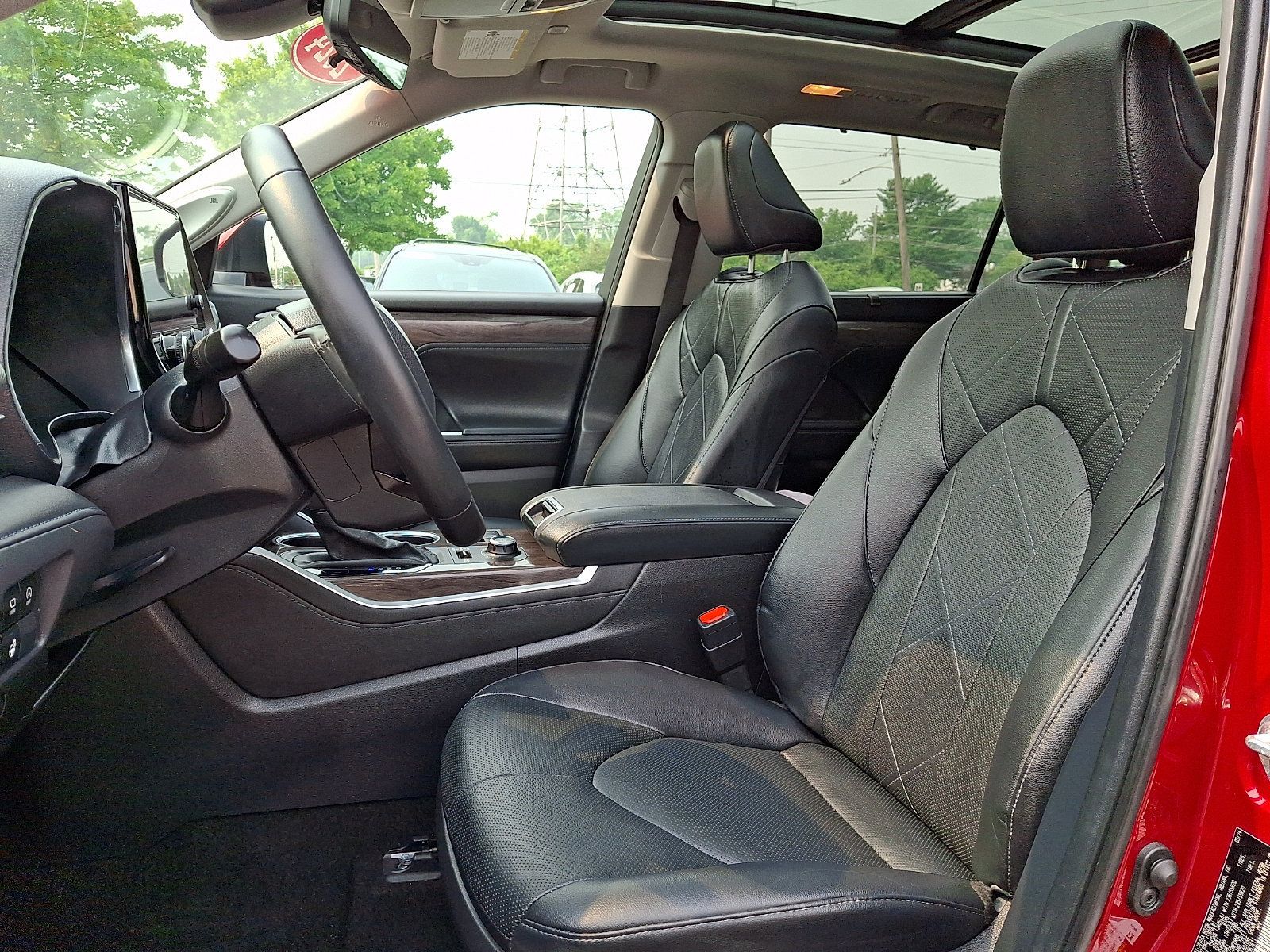 Certified 2024 Toyota Highlander Platinum AWD/4WD image 14