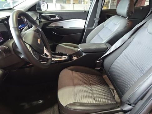 Used 2025 Chevrolet Trax LT w/ LT Convenience Package FWD image 6
