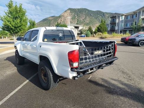 Used 2017 Toyota Tacoma TRD Sport AWD/4WD image 5