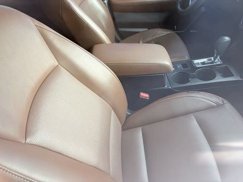 Used 2017 Subaru Outback 3.6R Touring w/ Popular Package #5A AWD/4WD image 6