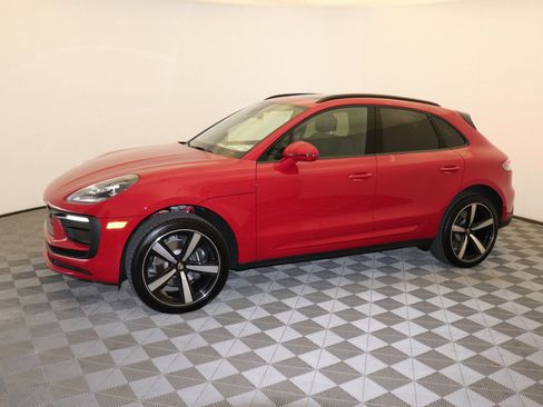 Used 2025 Porsche Macan image 2