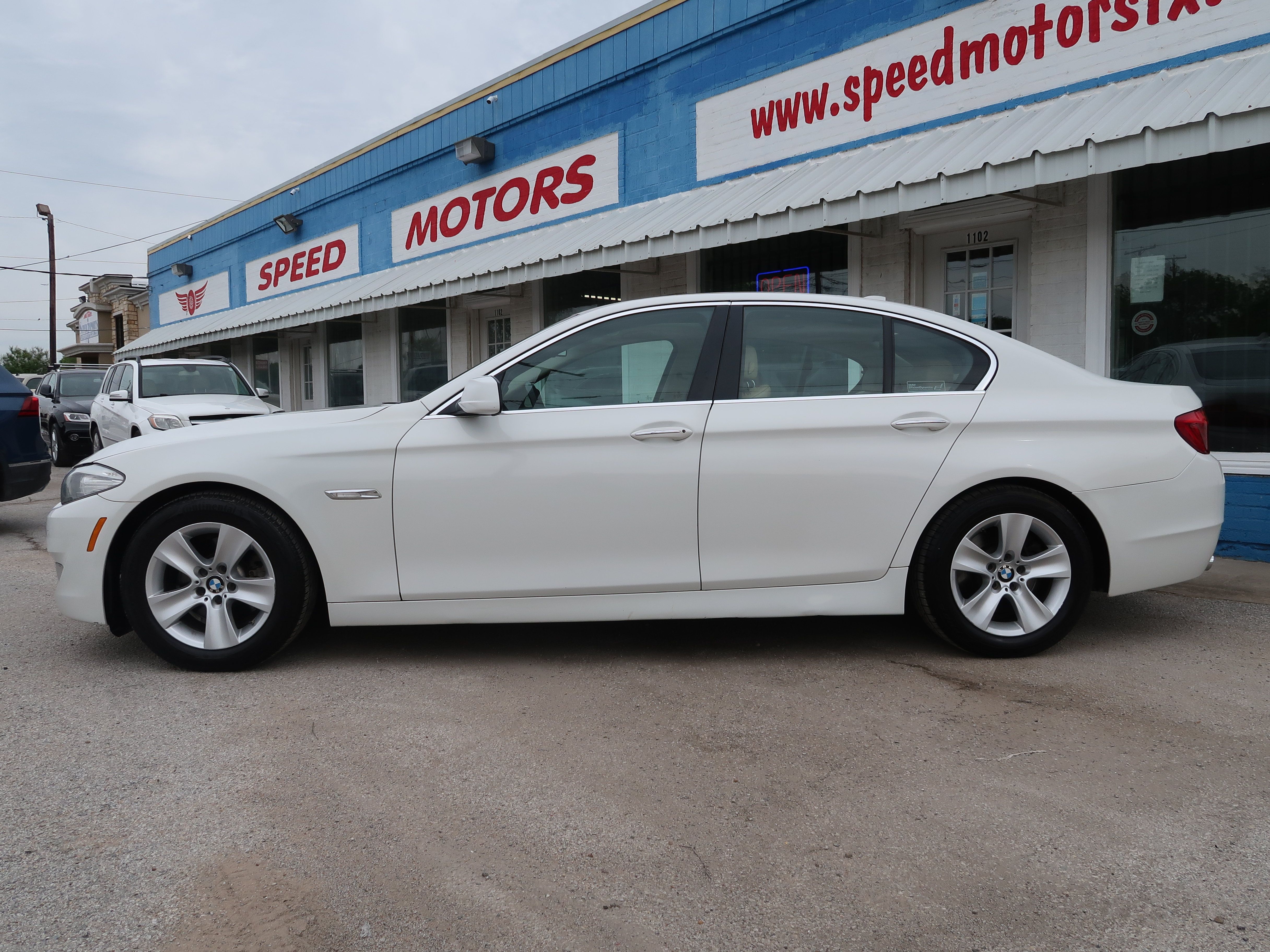 Used 2011 BMW 528i Sedan RWD image 3