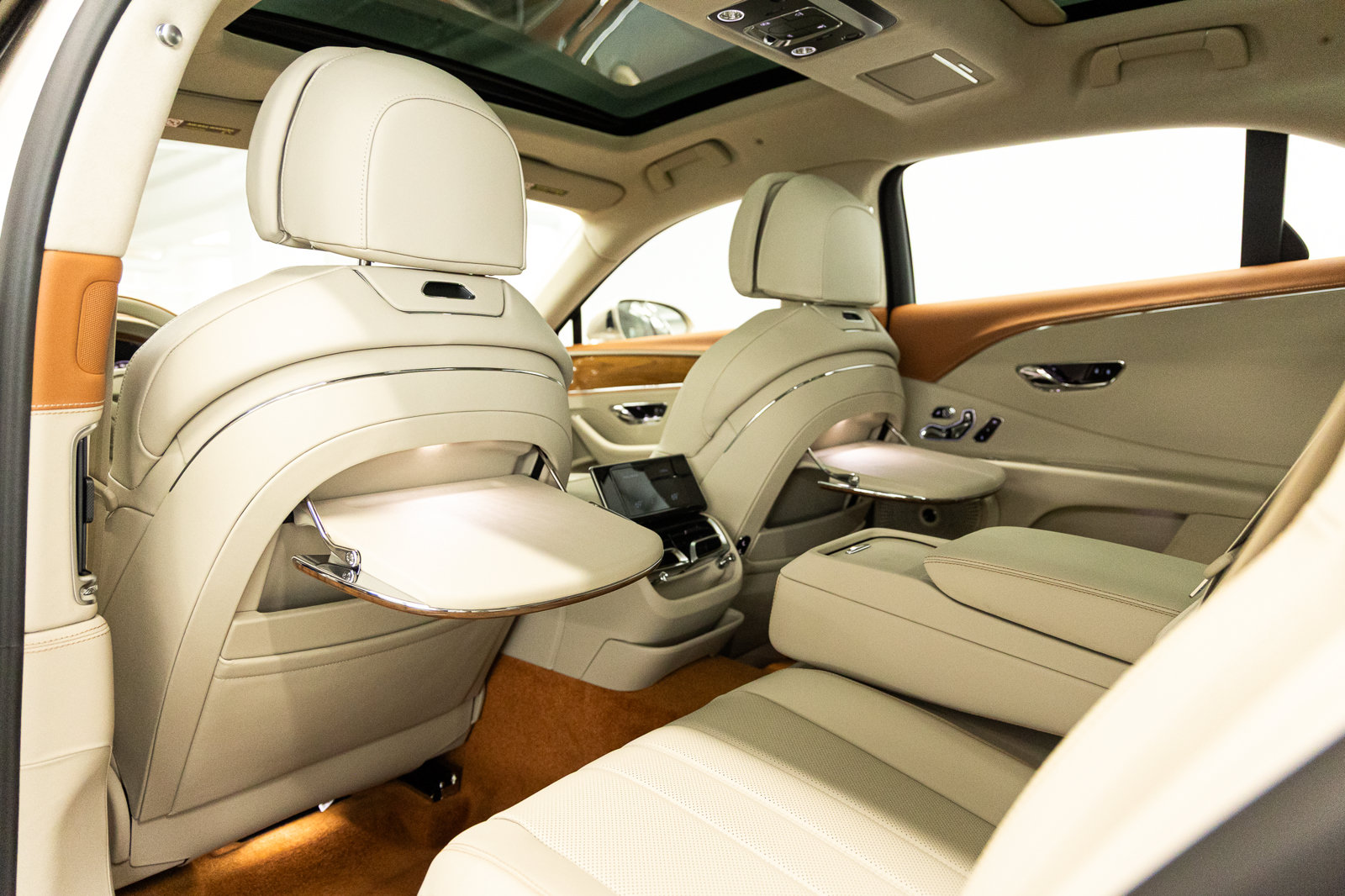 Used 2026 Bentley Flying Spur V8 AWD/4WD image 48