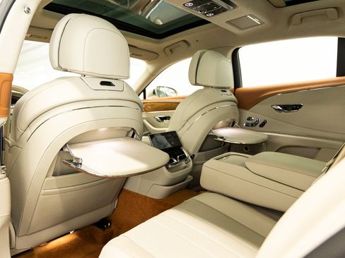 Used 2026 Bentley Flying Spur V8 AWD/4WD image 48
