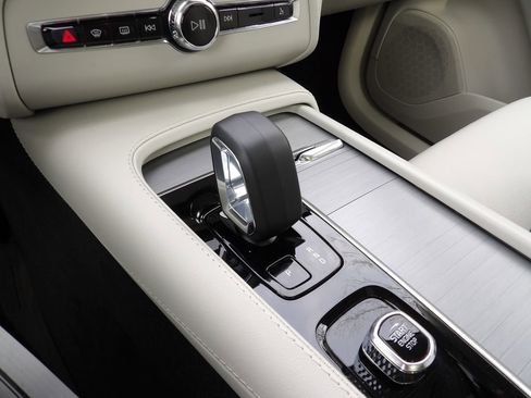 Certified 2023 Volvo XC90 B5 Core w/ Protection Package Premier image 24