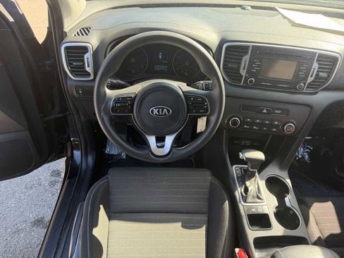 Used 2018 Kia Sportage LX image 8