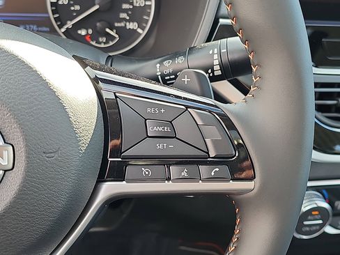 Used 2025 Nissan Altima 2.5 SR w/ SR Premium Package image 23