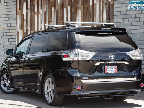 Used 2016 Toyota Sienna SE FWD image 4