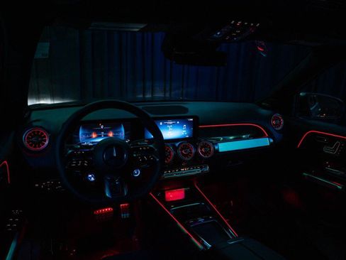 Certified 2025 Mercedes-Benz GLB 35 AMG 4MATIC image 27