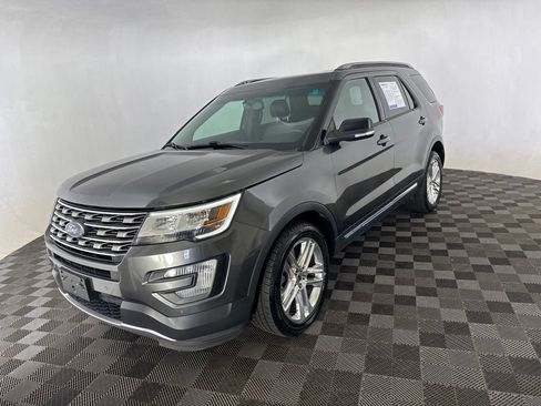 Used 2017 Ford Explorer XLT w/ Equipment Group 202A AWD/4WD image 3