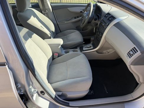 Used 2010 Toyota Corolla image 18