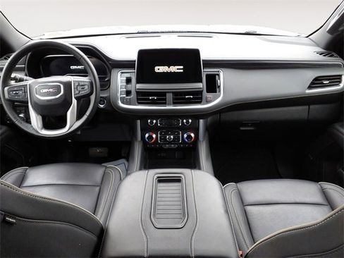 Used 2024 GMC Yukon SLT image 11