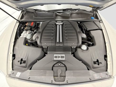 Used 2018 Bentley Bentayga image 28