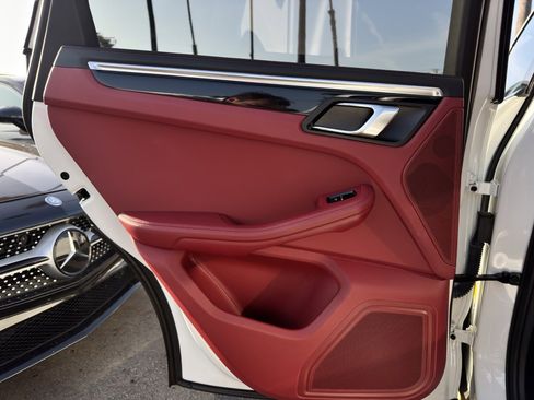 Used 2023 Porsche Macan image 39