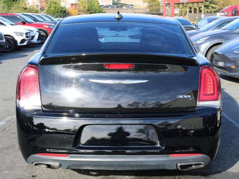Used 2019 Chrysler 300 S image 7
