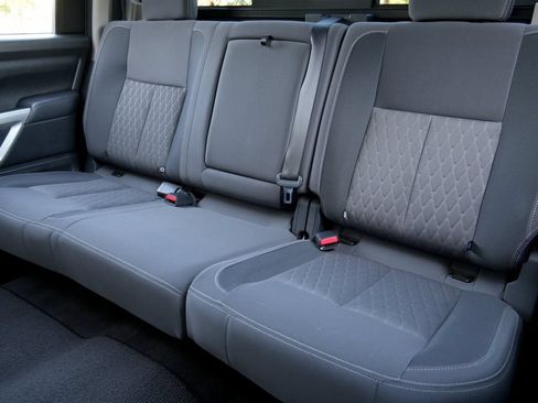 Used 2021 Nissan Titan SV w/ SV Convenience Package RWD image 12
