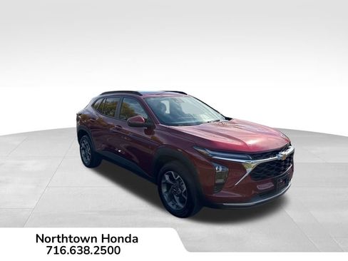 Used 2024 Chevrolet Trax LT w/ Sunroof Package image 1