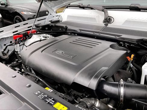 Used 2025 Land Rover Defender 110 S image 34