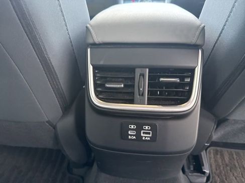 Used 2025 Subaru Outback Premium image 16
