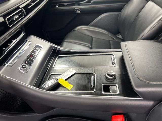 Certified 2025 Lincoln Aviator AWD image 15