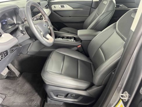 Used 2026 Ford Explorer Active w/ Active Comfort Package AWD/4WD image 8