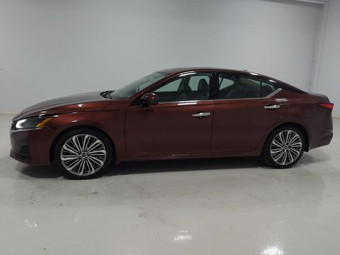 Used 2023 Nissan Altima 2.5 SL FWD image 2