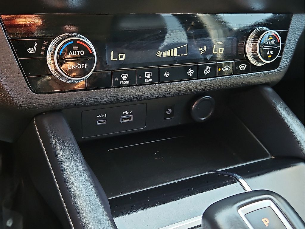 Used 2024 Mitsubishi Outlander AWD image 21