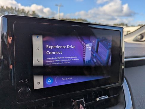 Used 2023 Toyota Corolla Cross XSE image 23