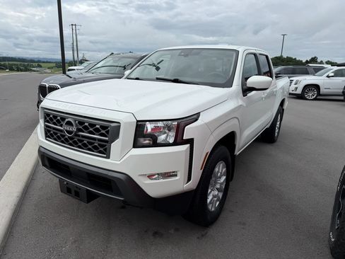 Used 2022 Nissan Frontier SV AWD/4WD image 2