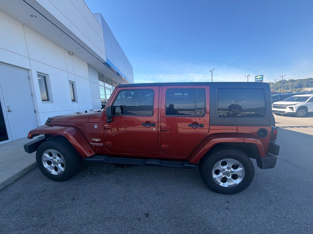 Used 2014 Jeep Wrangler Unlimited Sahara w/ Connectivity Group AWD/4WD image 7