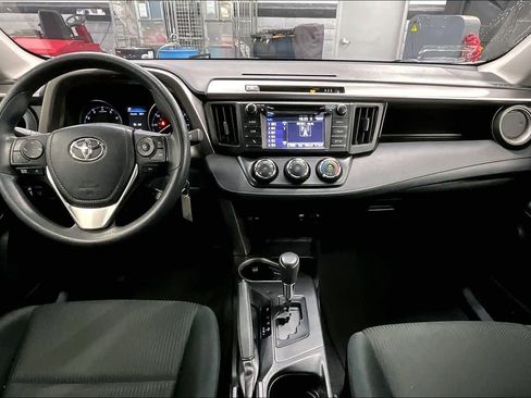 Used 2018 Toyota RAV4 LE w/ Carpet Mat Package image 15