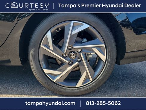 Certified 2025 Hyundai Elantra Sport w/ Cargo Package image 5