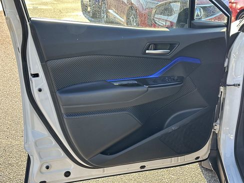 Used 2020 Toyota C-HR XLE image 17