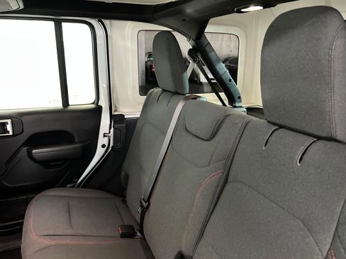 Used 2025 Jeep Wrangler Unlimited Rubicon AWD/4WD image 21