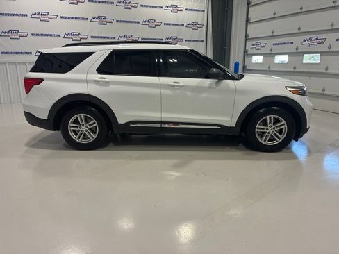 Used 2023 Ford Explorer XLT w/ Equipment Group 202A RWD image 7