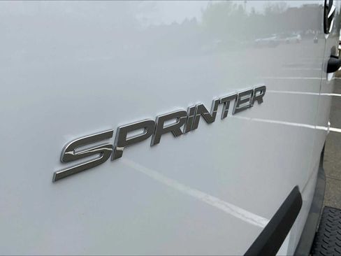 Used 2025 Mercedes-Benz Sprinter 2500 image 20