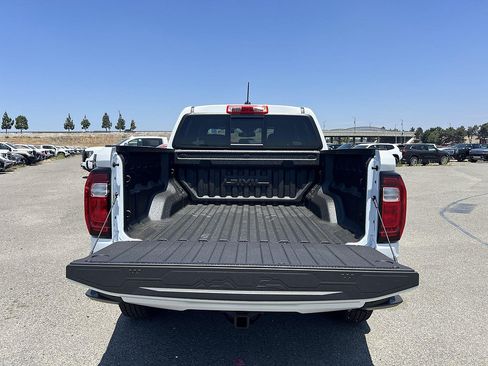 New 2026 GMC Canyon Elevation w/ LPO, Black Badging Package RWD image 27