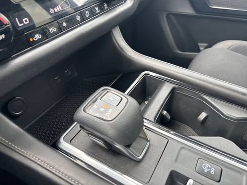 Used 2022 Nissan Pathfinder SV AWD/4WD image 20