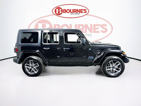 Used 2024 Jeep Wrangler Unlimited w/ Convenience Group AWD/4WD image 9