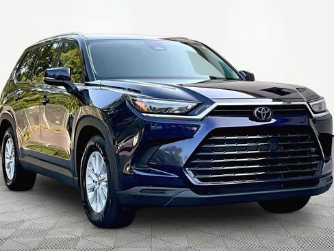 Used 2025 Toyota Grand Highlander FWD image 3
