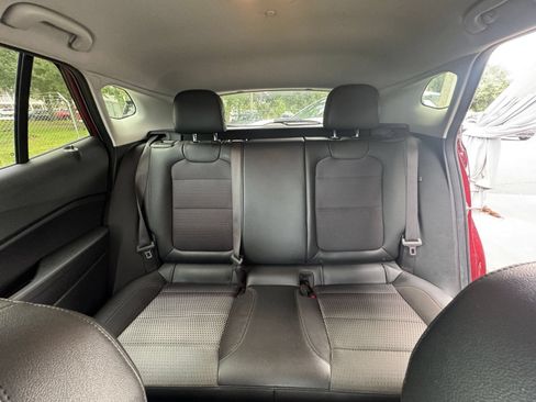 Used 2025 Chevrolet Trax LT FWD image 37