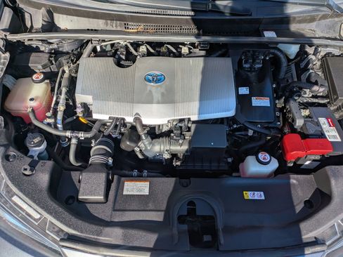 Used 2019 Toyota Prius XLE image 30