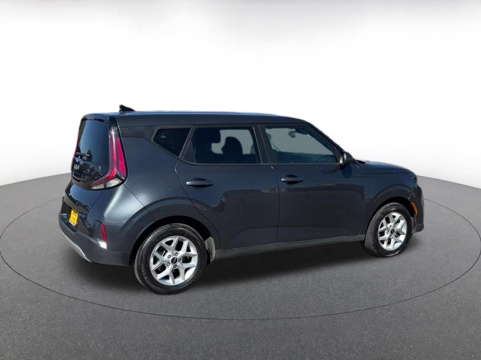 Used 2025 Kia Soul LX w/ LX Technology Package FWD image 14