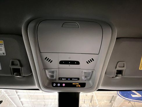 Used 2022 Chevrolet Equinox Premier image 23