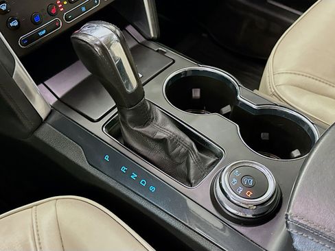 Used 2018 Ford Explorer Platinum image 25