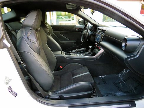 Used 2023 Toyota GR86 Premium image 12