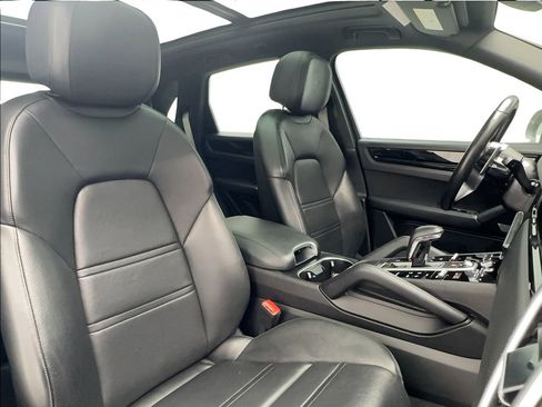 Used 2023 Porsche Cayenne Platinum Edition image 31